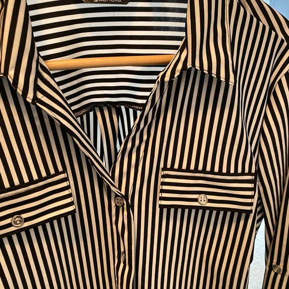 Beautiful button front dress - Picture 10 of 15